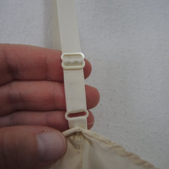 4/$25 Vintage 70s? Full Slip Cream Color Adjustable Straps Size XS/S Wonder Maid - Picture 2 of 8